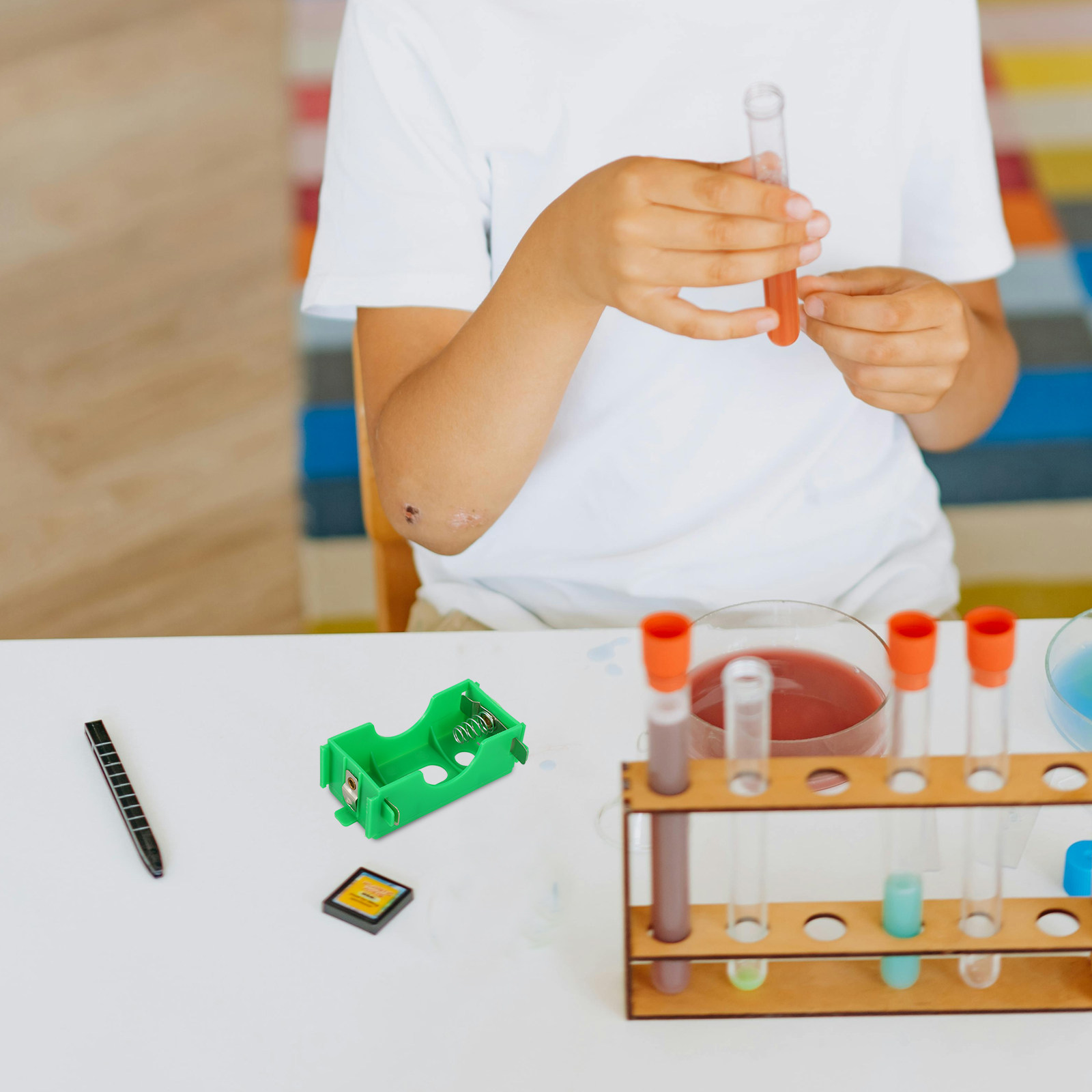 8 قطع من علب البطاريات البلاست - مراجعة Science Project Physics وسعره