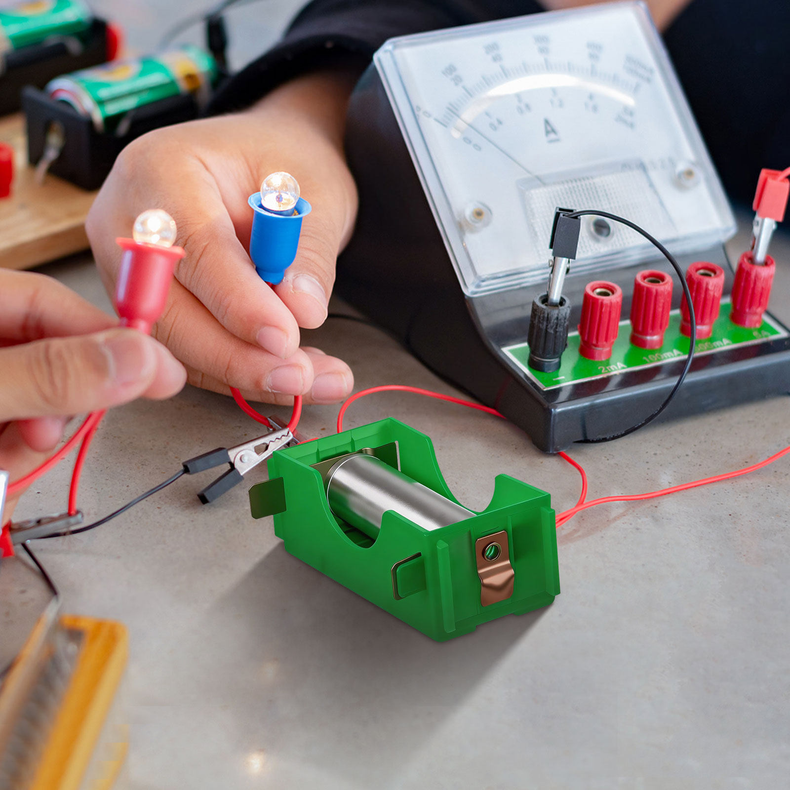 8 قطع من علب البطاريات البلاست - مراجعة Science Project Physics وسعره